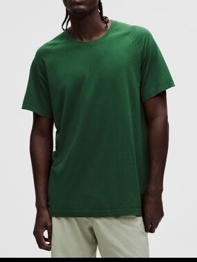 M4-13 NWT Size M Lululemon Metal Vent Tech Short-Sleeve IVYG,  $78